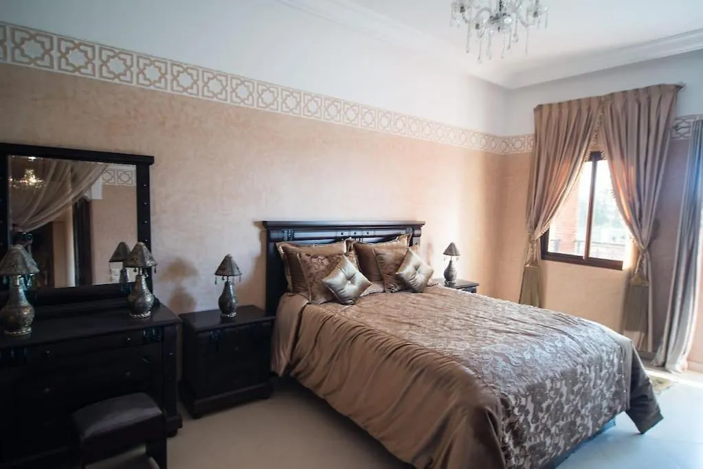 Luxury 4 Suite Villa With Pool & 2 Large Lounges Marrakesh