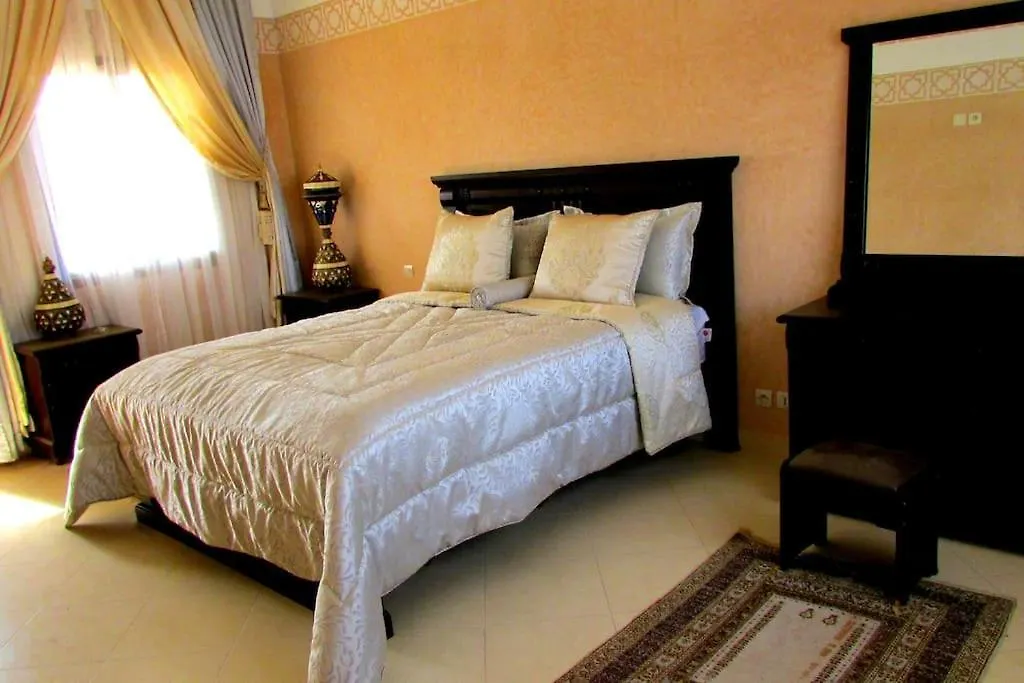 Luxury 4 Suite Villa With Pool & 2 Large Lounges Marrakesh
